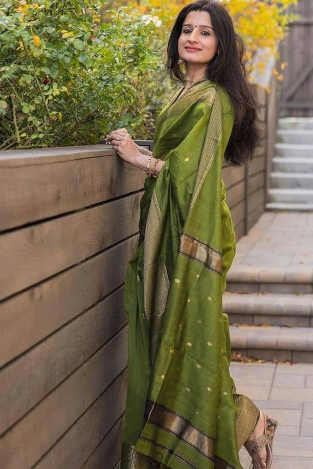 Green Floral Woven Lichi Banarasi Silk Saree alternate view