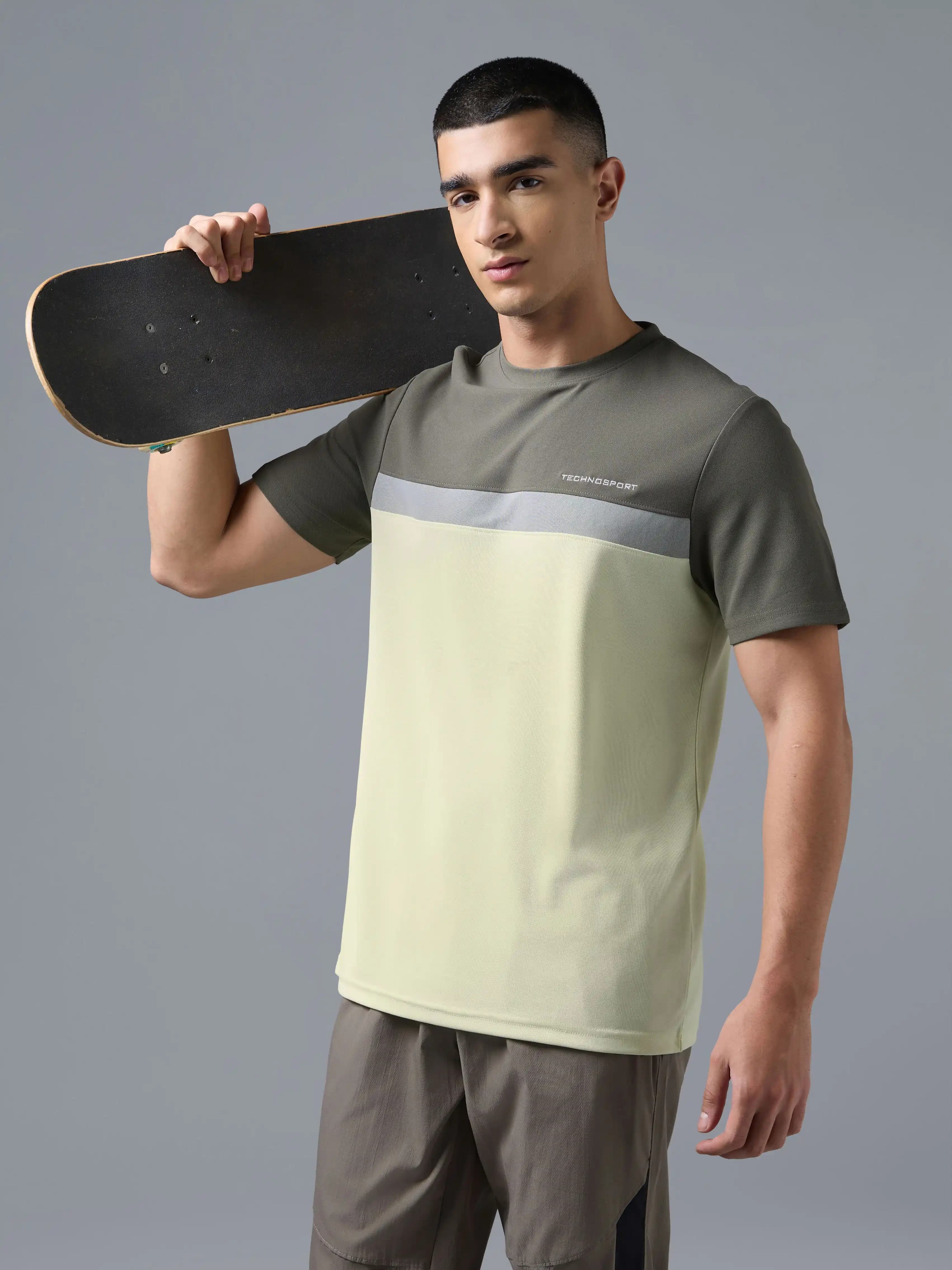 Men Colorblock Slim Fit Crew Neck T-shirt with MATPIQ